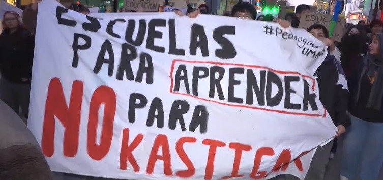Estudiantes de la UMAG marcharon en Punta Arenas durante paralización ...